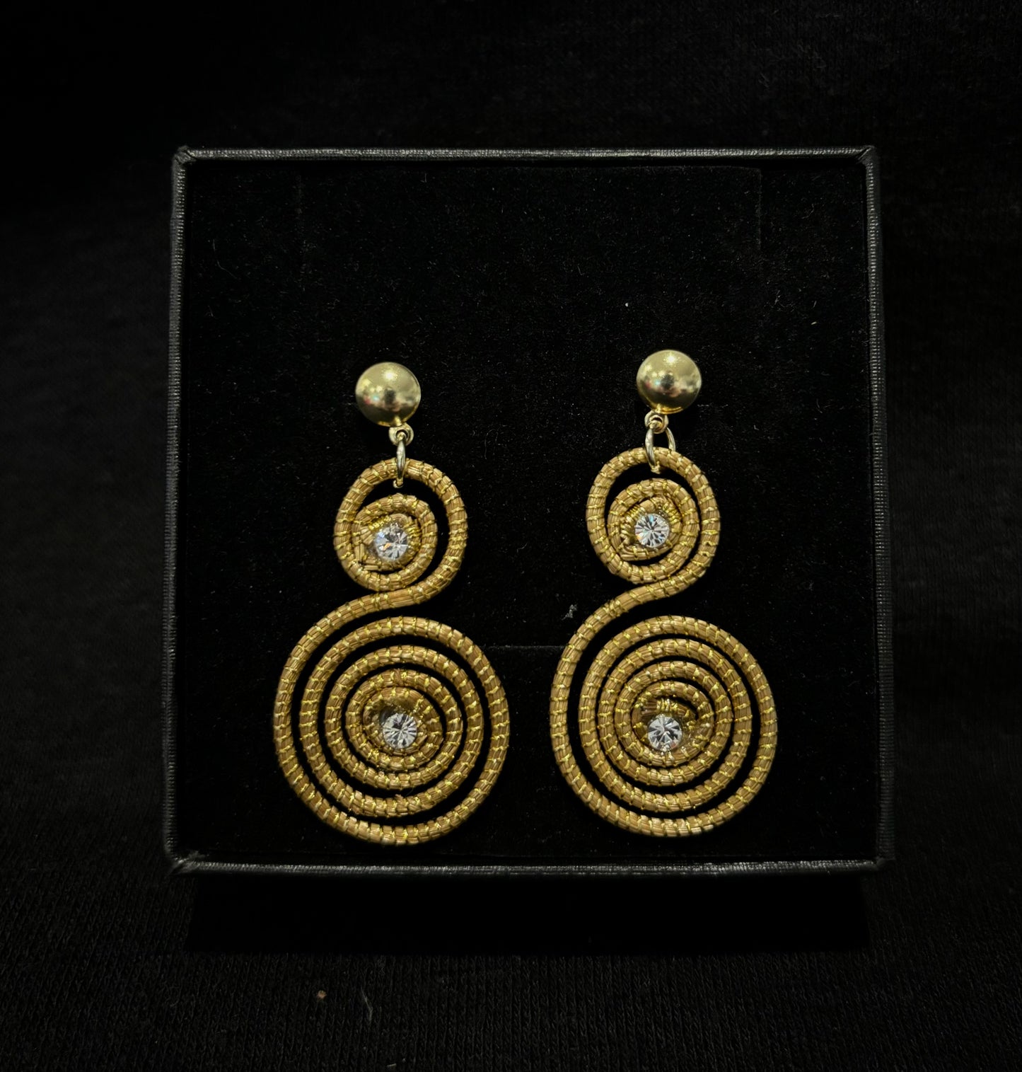 Earring gold grass with white crystal