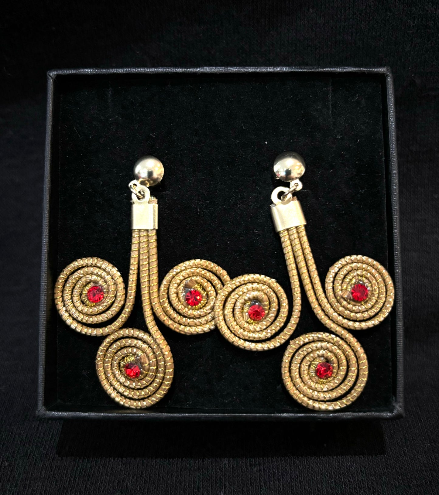 Earring gold grass with Red Rubi cristal