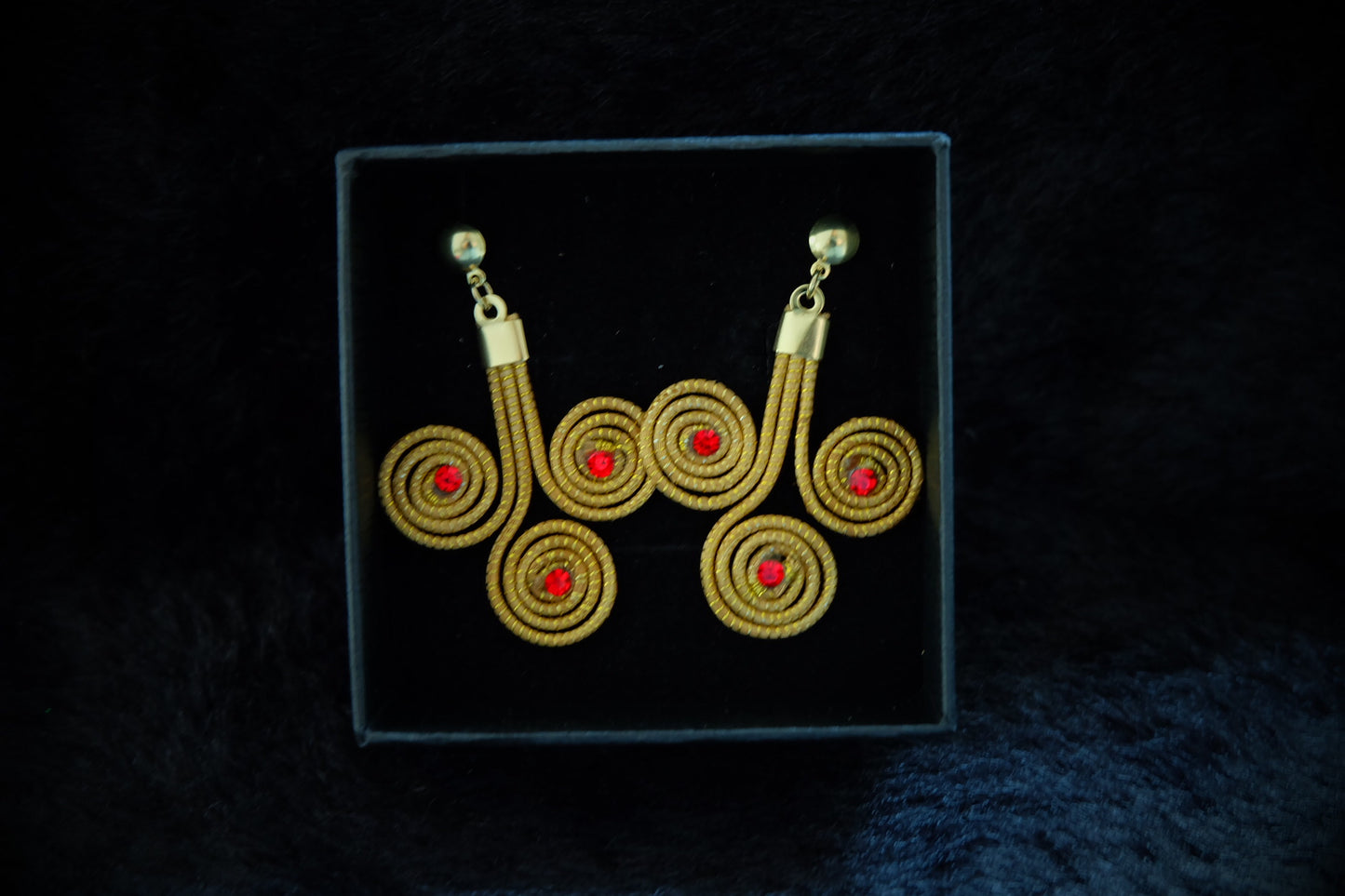 Earring gold grass with Red Rubi cristal