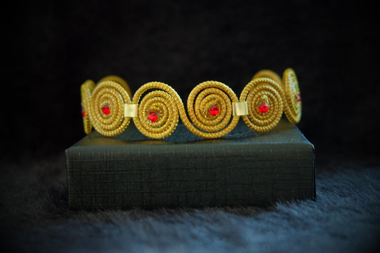 Gold Grass bracelet with red Rubi