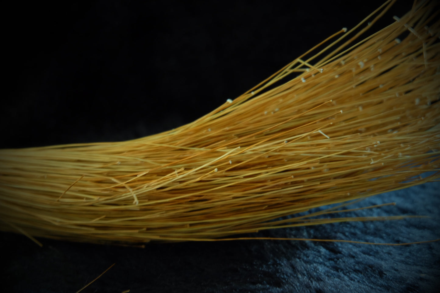 Earring gold grass with white crystal